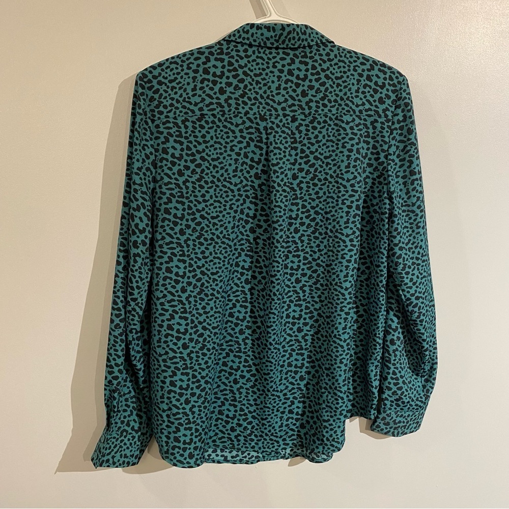 Ricki's Blouse Button Down Shirt with Notched Collar animal print teal & black - Picture 2 of 6